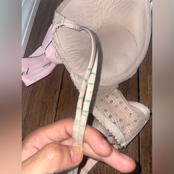 Victoria’s Secret very sexy push up - Picture 4 of 16